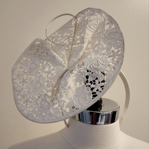 Giovannio Diana Off White Fascinator